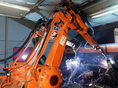 想延长焊接机器人的使用寿命吗?那维护工作一定要做好!