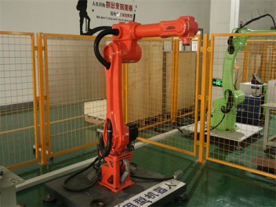 整个焊接车间有几百位工业机器人在“上班”